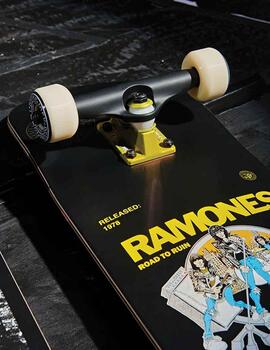 Skateboard Globe G2 Ramones 8.0' Rocket to Russia