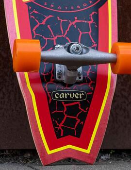 Surf Skate Santa Cruz Flame Dot Shark Carver 9.85i
